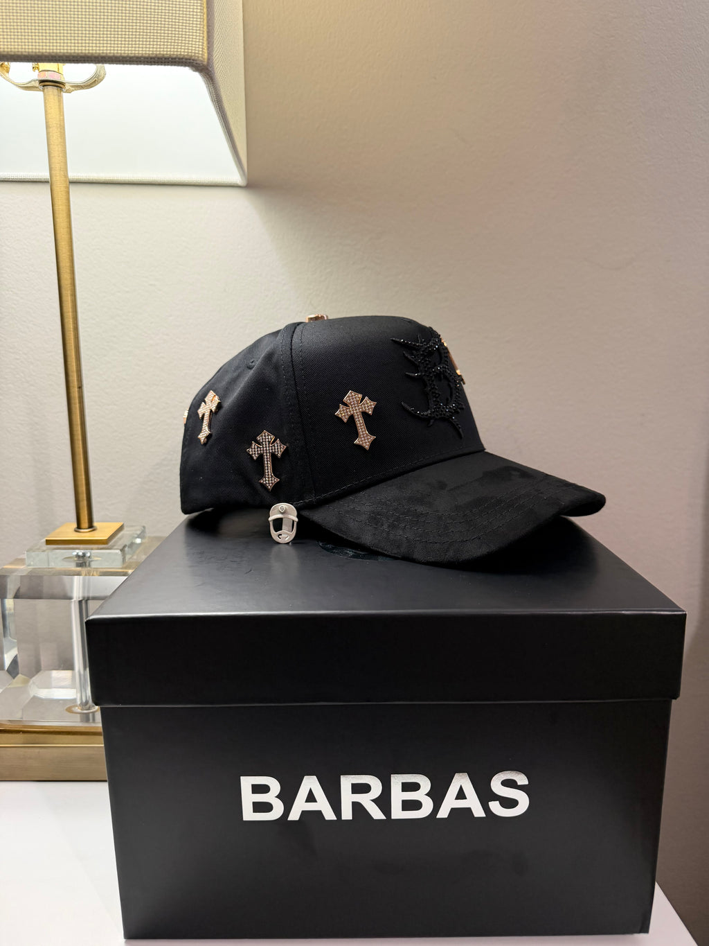 Barbas hats B cross 24k de oro con pin de diamante vvs