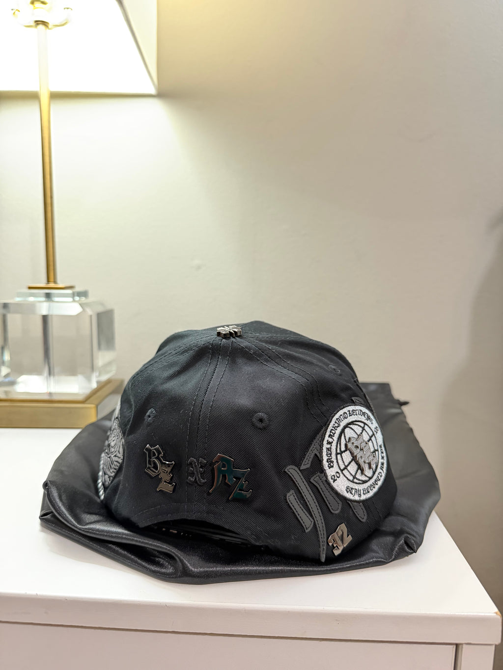 Báez x shifu Mind Over Matter con cubre polvo